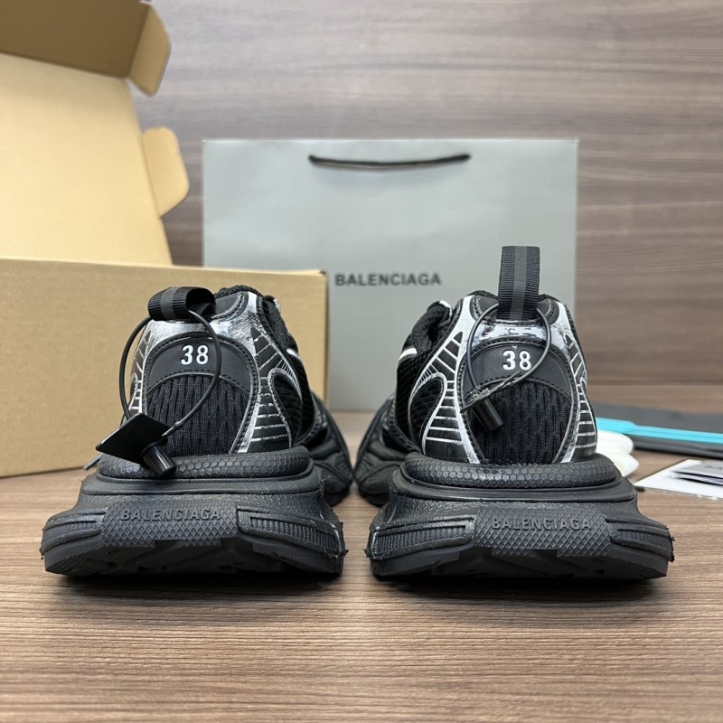 Ba1en*iaga track shoes